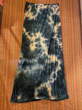 Ribbed Tie-Dye Maxi Skirt in Blues and Cream